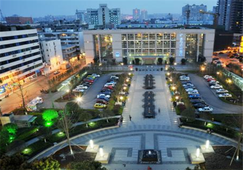 绵阳中心医院体检中心夜景图