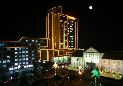 新乡医学院一附院体检中心夜景图
