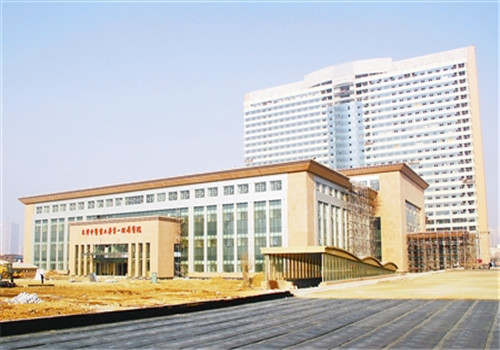 天津中医药大学第一附属医院体检中心仰视图 天津中医药大学第一附属医院体检中心仰视图