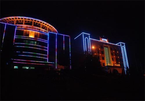 独山县人民医院体检中心夜景图
