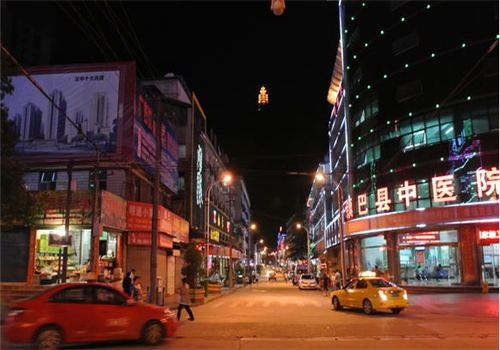 镇巴县中医院体检中心夜景图