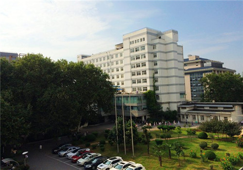 南京市第一医院体检中心绿化环境 南京市第一医院体检中心绿化环境