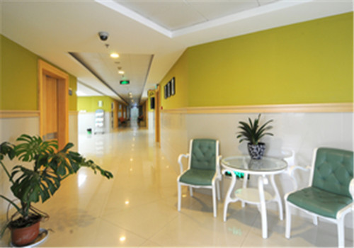 南通第三人民医院体检中心走廊