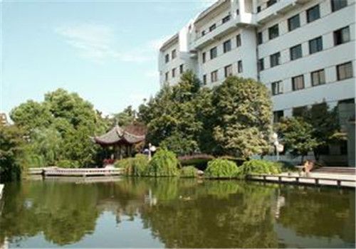 金华市中医院体检中心院内环境 金华市中医院体检中心院内环境