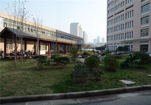 无锡市崇安红十字医院体检中心绿化环境 无锡市崇安红十字医院体检中心绿化环境
