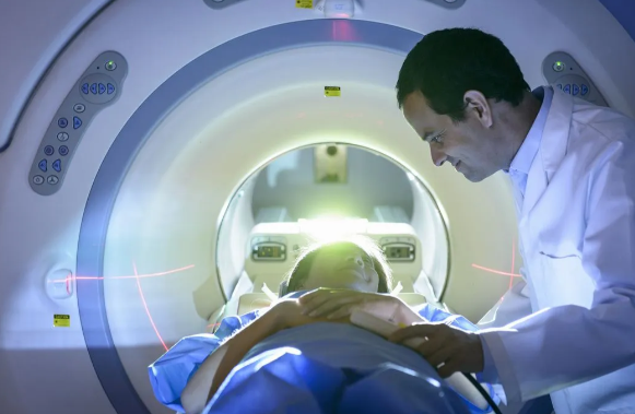 磁共振成像(MRI) 磁共振成像(MRI)